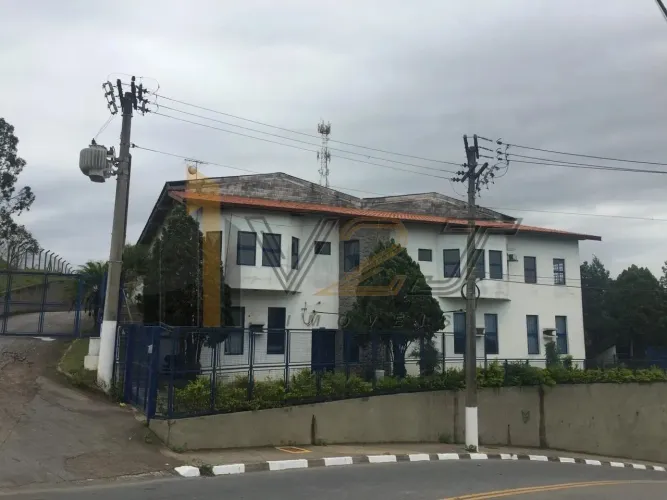 Galpão/Depósito/Armazém à venda possuindo 2.200m² de construção, localizado em Vinhedo/SP
