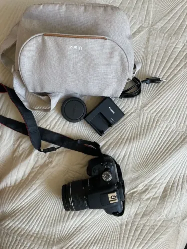 CÂMERA CANON EOS T7+ COM LENTE EF-S 18-55