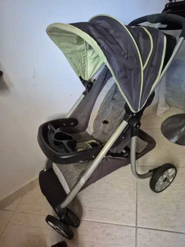 Carrinho de Bebê + Bebê conforto Safety 1st