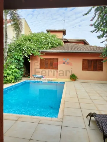 CASA COM PISCINA Á VENDA EM ATIBAIA