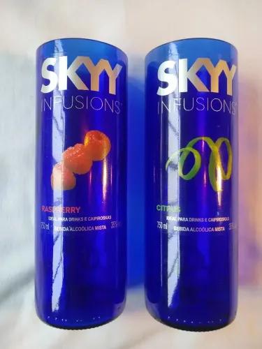 Copos Artesanais Azuis 600ml Skyy de garrafa de vidro.