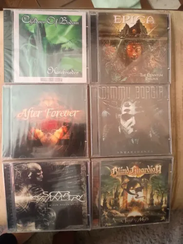 Lote de CDs de bandas de Metal - Não vendidos separadamente - Para colecionadores.