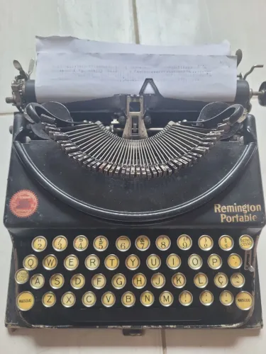 Máquina de escrever remington portable EUA 1920 100% c/ case raro antigo colecao decoracao