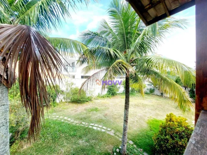 Primeira quadra da Praia de Piratininga - Casa em dois terrenos de 3 quartos, suíte e 4 va