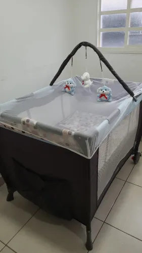 Cama portátil Cosco com colchão, em ótimo estado. Chiqueirinho