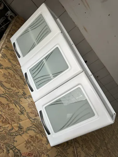 Armário de aço 3 portas vidro 