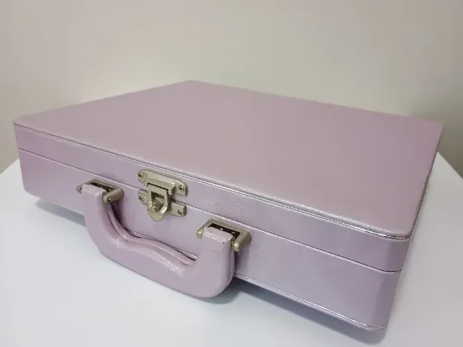 Maleta porta joias e artesanato diversos