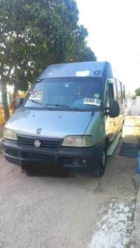 Carro de procedência pronto para trabalhar 
