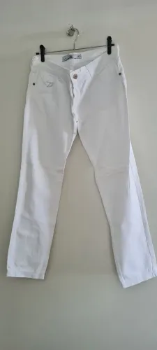 Desapego Calça Jeans branca reta com elastano 