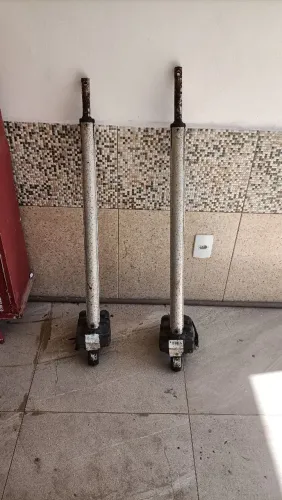 Braços pivotantes para portão eletrônico