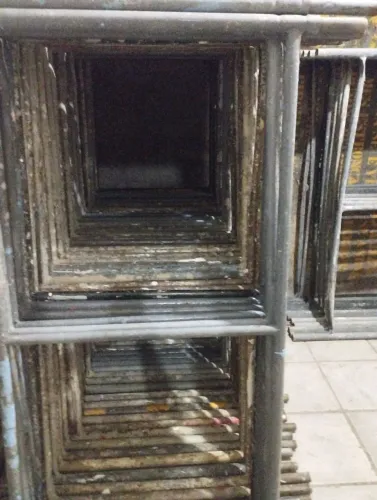 Tábuas andaimes escoras betoneiras r$5,00 barrotes e etc 