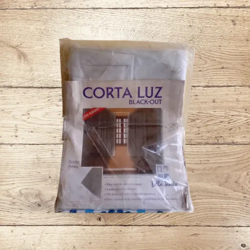 Corta Luz Blackout  branca 1.40x2.0 com rodízio com trilho. 100% PVC