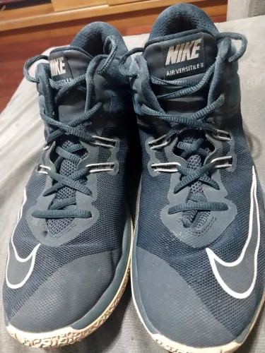 Tênis Nike Air Versitile II 