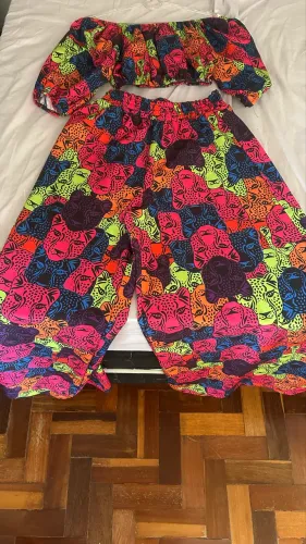 Conjunto Cropped Manga Longa + Calça Pantalona Colorido - Tam. M - R$ 150,00
