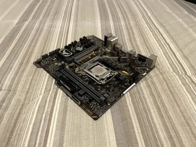 Kit processador e placa mãe Asus TUF H310M-PLUS GAMING + Intel i5 8400