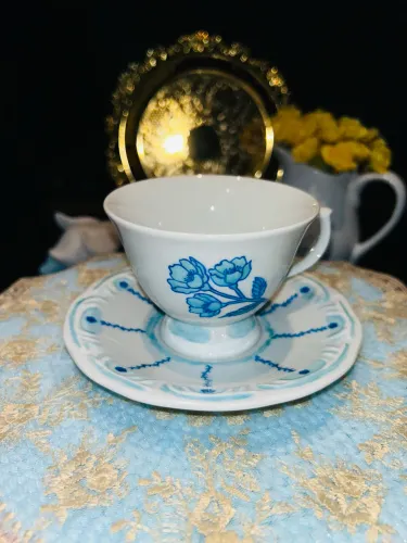 Xícara de porcelana com pires pintado à mão modelo Sonho Azul