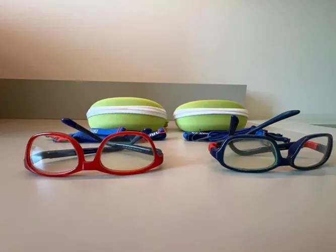 ÓCULOS INFANTIS NANO VISTA COM FILTRO DE BANGERTER 0.3 - KIT COM 2 UNIDADES