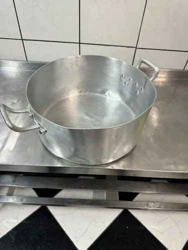 Panela industrial e utensílios para restaurante