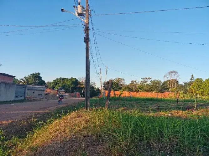 Terreno medindo 18m de frente 22m de fundo e 25m de largura