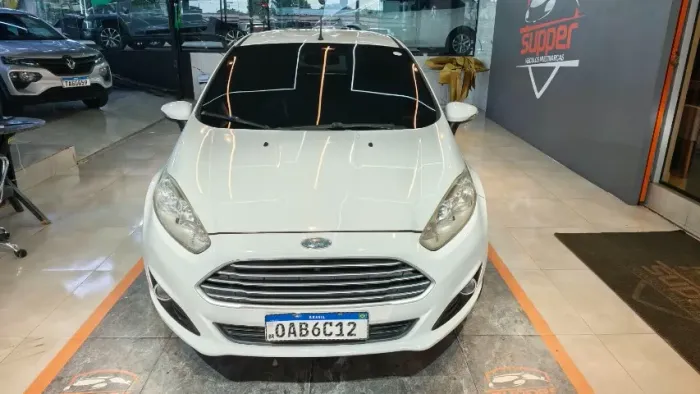 Ford Fiesta 1.6 16V Flex Aut. 5P 2014