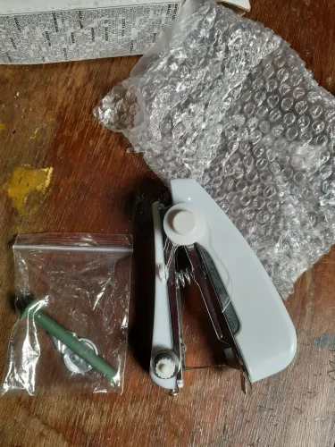 Mini máquina de costura portátil