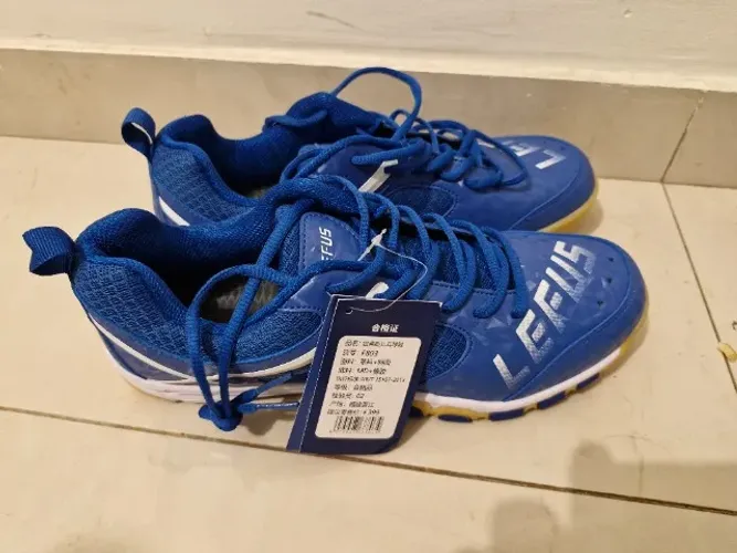 Tênis LEFUS 42 para Tênis de Mesa, Squash, Badminton, anti-derrapante e resistente.