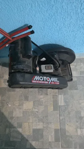 Policorte semi nova 