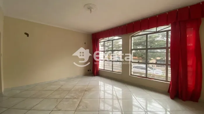 Casa terrea com 3 quartos (1 suíte) e edícula para venda na Vila Haro zona leste de Soroca