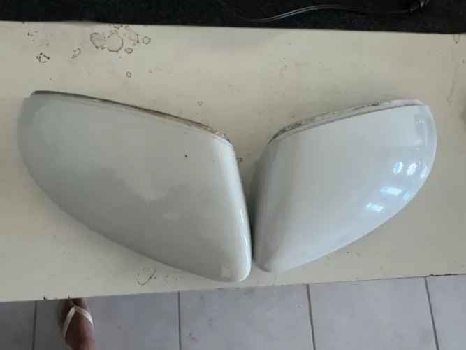 Par de capas originais dos retrovisores  VW Jetta 2012 a 2017