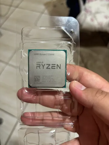 Processador Ryzen 3 3200G com cooler original 