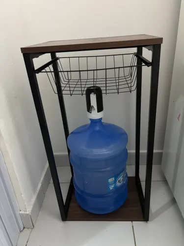     Suporte para Galão de Água Estilo Industrial - Moderno