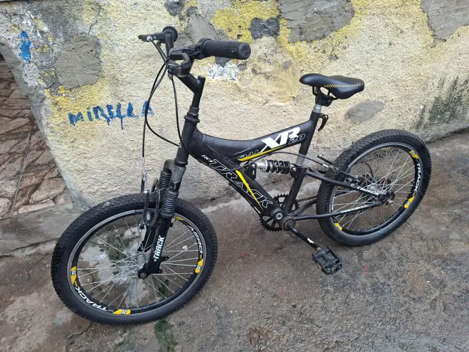 Bicicleta infantil menino