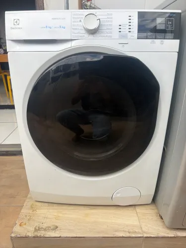 Máquina lava e seca Electrolux 8kg