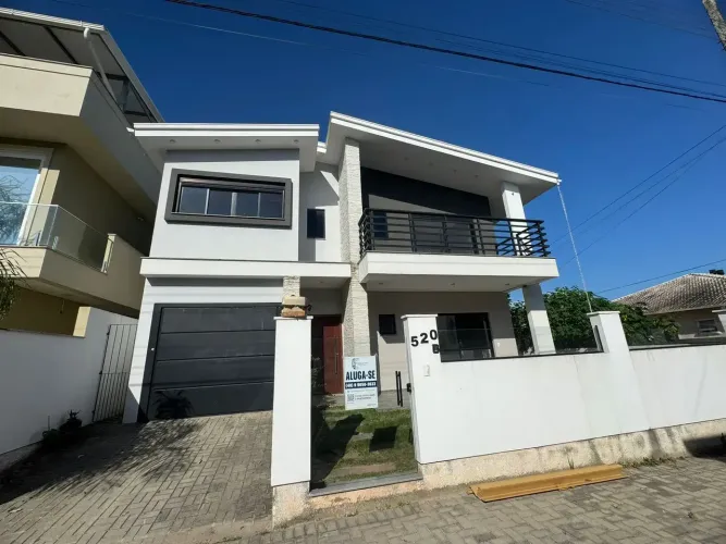 Casa para locação | 2 suítes, quintal privativo e garagem coberta