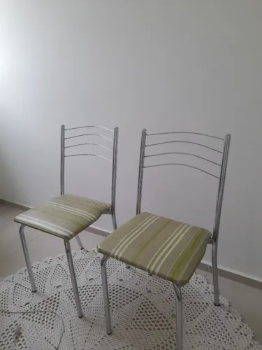 Cadeiras de cozinha.
