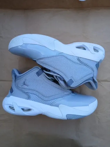 tênis nike jordan max aura 4, cinza, tam 40