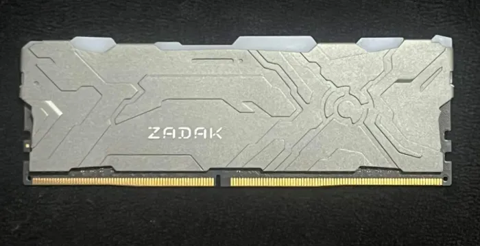 Memória RAM 8GB DDR4 3600MHz para PC Desktop
