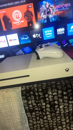 Xbox one s 1TB com 1 controle original,em perfeito estado