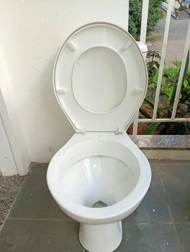 Vaso sanitário com caixa acoplada Deca