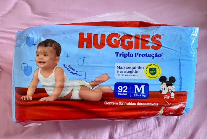 Fralda huggies tripla proteção m 92 unidades