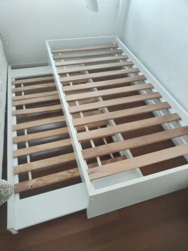 Cama com cama auxiliar