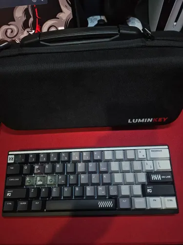 Teclado Magnético Luminkey Magger 60 HE Premium Gateron Jade com Maleta.
