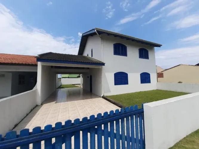Casa com Piscina em Itapoá - SC