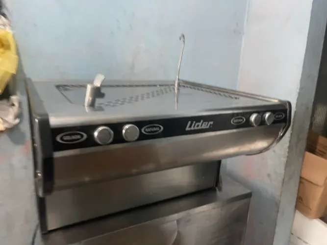 Bebedouro inox de parede ou bancada com água gelada ou natural 127 volts todo bom