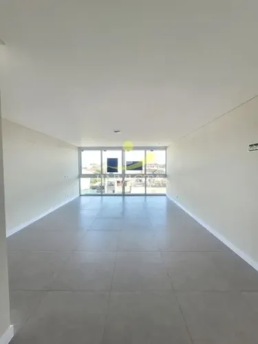 Sala comercial no bairro Girasol disponível para locação anual.