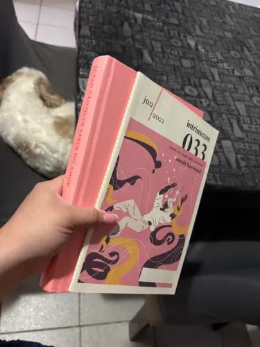 Livro suzan não quer saber do amor + revista clube intrínsecos