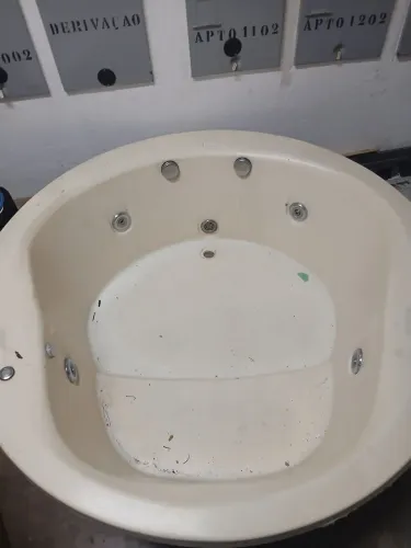 Vendo banheira de hidromassagem redonda