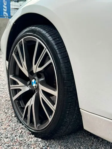 Jogo de roda aro 225/35 R19 pneus novos