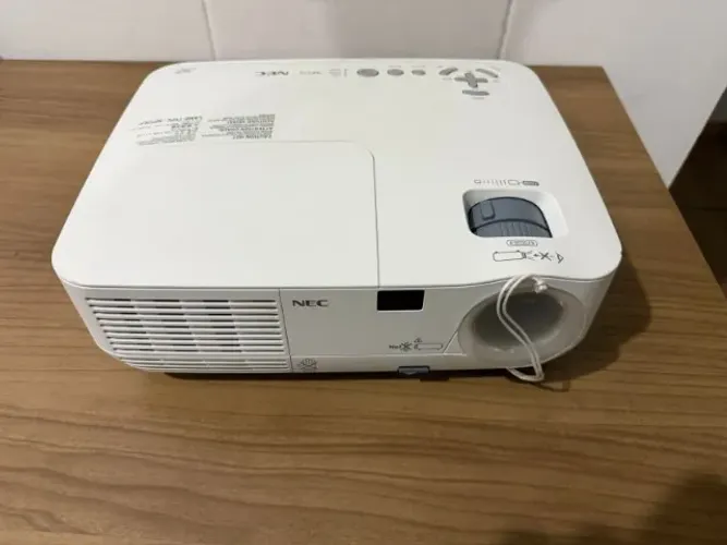 NEC Projetor Multimídia - NP115 (2500 Ansi Lumens)
