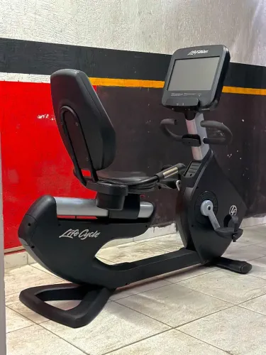 Bicicleta horizontal life fitness